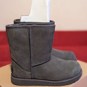 ❄️ ONE DAY SALE!! UGG Size 4 Girl Brand New Boots